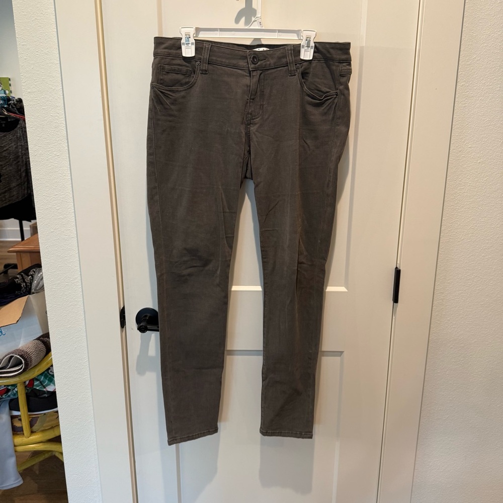 Cabi Ladies Gray Skinny Jeans.  Size 10. Waist 18”, rise 9”, Outside Length 39”
